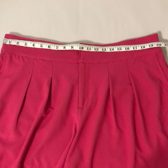 Torrid Women's Pink Peacock Wide Leg Studio Crepe Shorts size 22 - Picture 5 of 9
